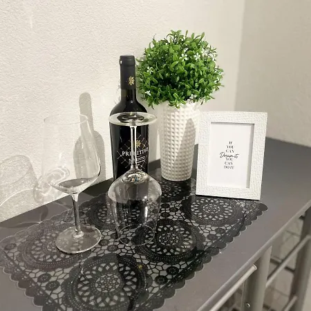 Apartment Perfekte 1,5 Zentral In Gegenüber Einkaufzentrum