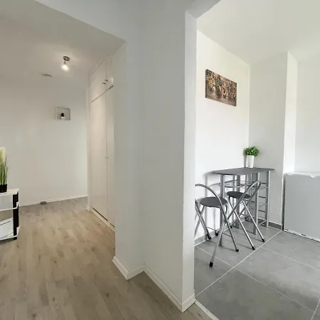 Perfekte 1,5 Zentral In Gegenueber Einkaufzentrum Apartment Leonberg