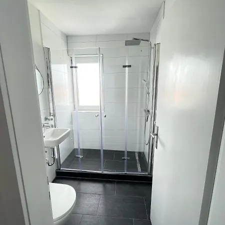 Perfekte 1,5 Zentral In Gegenueber Einkaufzentrum Apartment