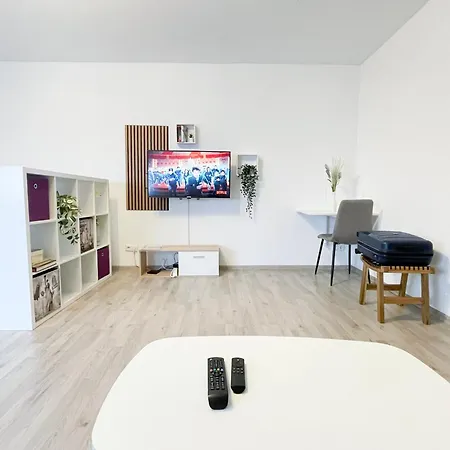 Perfekte 1,5 Zentral In Gegenueber Einkaufzentrum *
