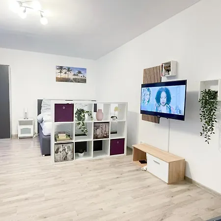 Perfekte 1,5 Zentral In Gegenueber Einkaufzentrum Leonberg